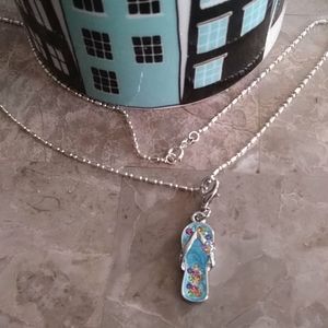 NWOT Flip Flop Charm Necklace